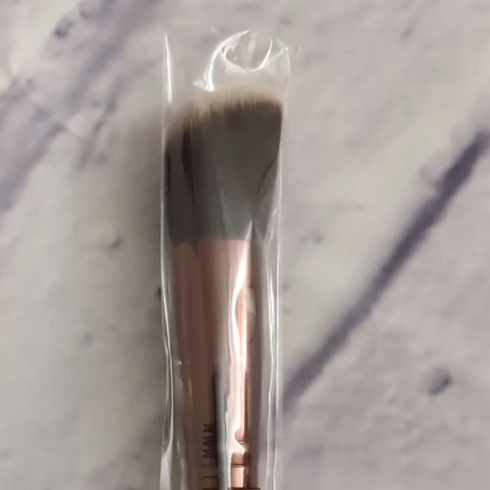 Luxie Rose Makeup Brush